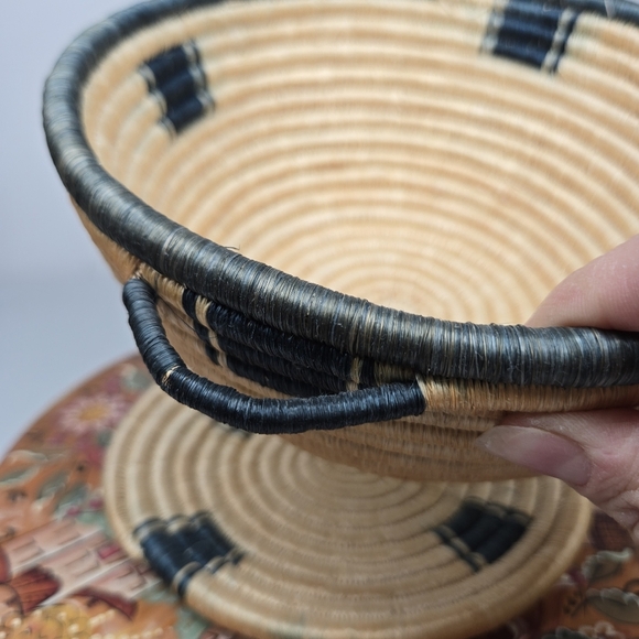Vintage African Hand‎ Woven Coil Basket/Bowl and Trivet Natural Rattan Primitive - Picture 8 of 17